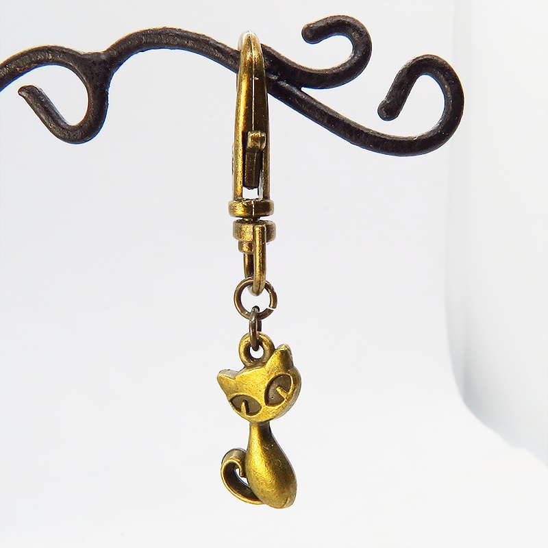 アンティークゴールド 可愛い猫のファスナーチャーム キーホルダー バッグチャーム 金具変更可