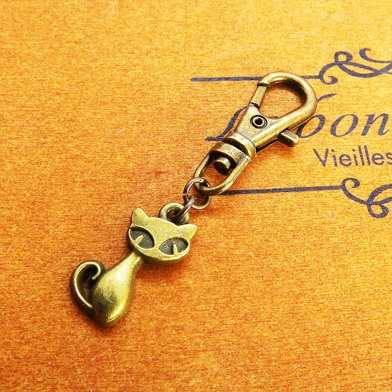 アンティークゴールド 可愛い猫のファスナーチャーム キーホルダー バッグチャーム 金具変更可