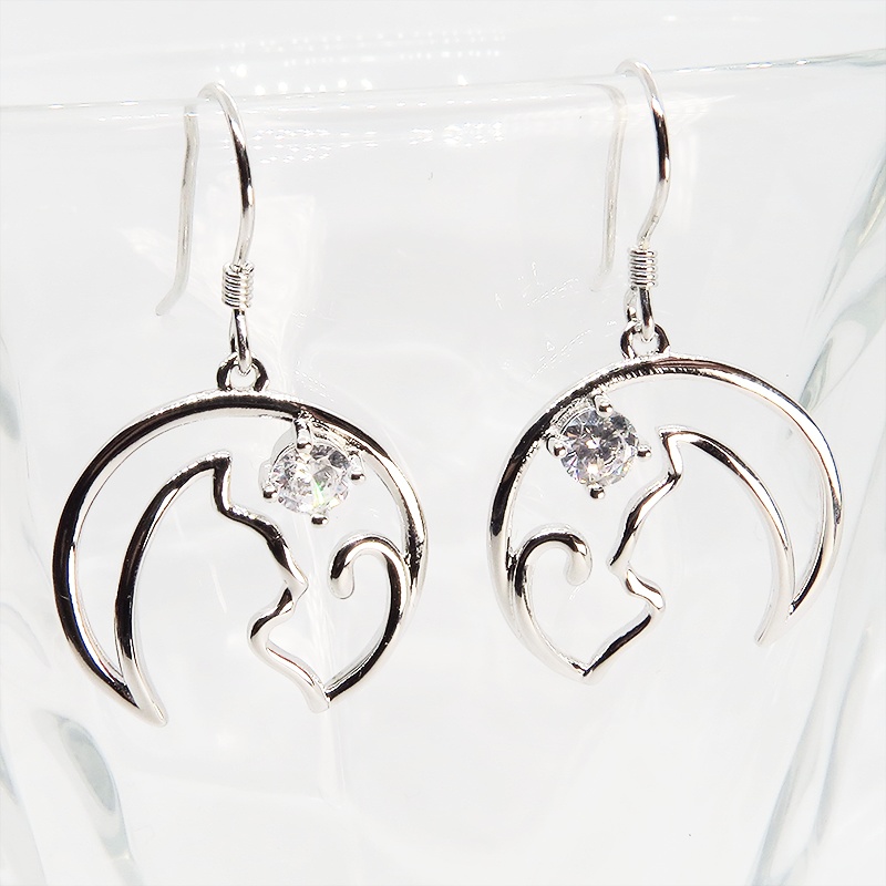 猫シルエットモチーフデザインのフックピアス シルバー925 キュービックジルコニア