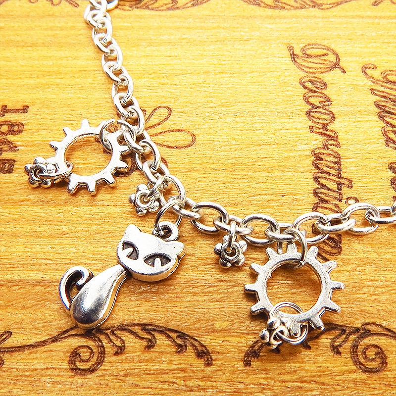 シルバーカラー 猫と歯車を組合わせたスチームパンク風ブレスレット
