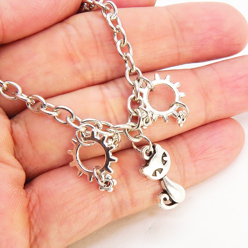 シルバーカラー 猫と歯車を組合わせたスチームパンク風ブレスレット