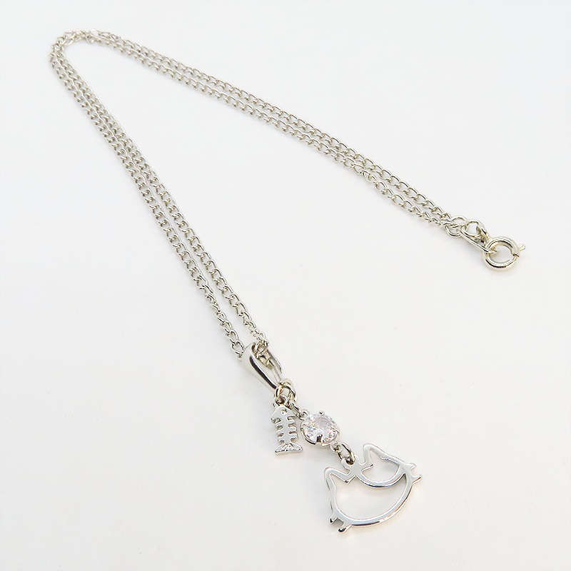 三毛猫の猫フェイスモチーフのフレームと魚のチャームの可愛いネックレス キュービックジルコニア SV925変更可