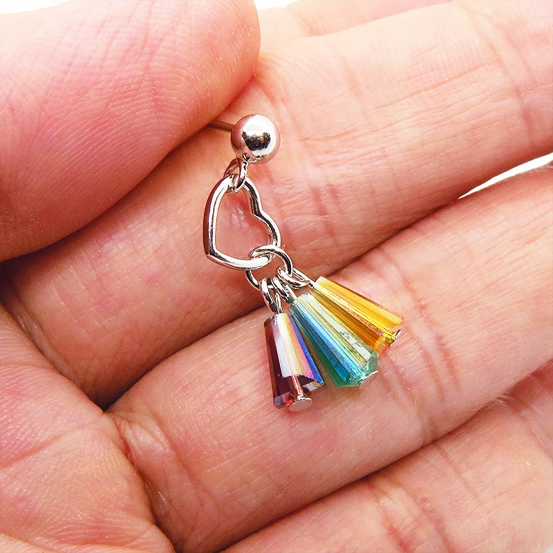 タッセル風ピアス キラキラ ガラスタッセル オープンハートのスタッドピアス