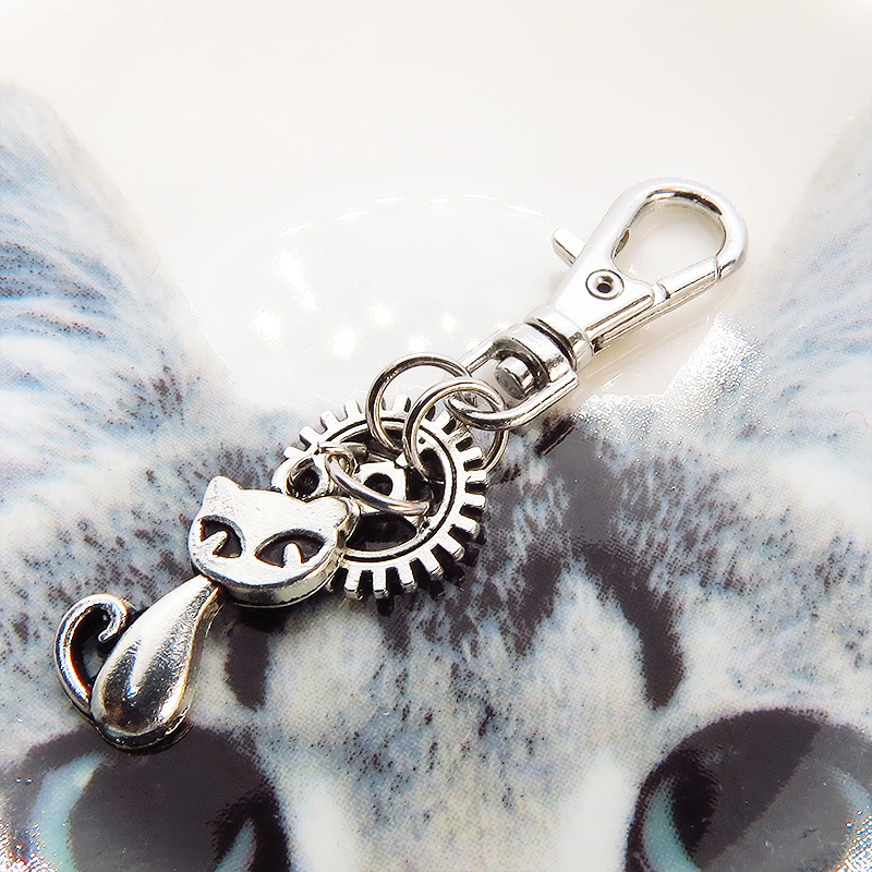 アンティークシルバー 猫と歯車のシンプルで可愛いファスナーチャーム キーホルダー バッグチャーム 金具変更可