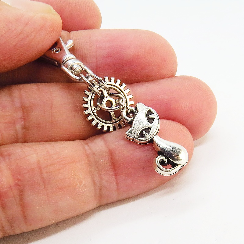 アンティークシルバー 猫と歯車のシンプルで可愛いファスナーチャーム キーホルダー バッグチャーム 金具変更可