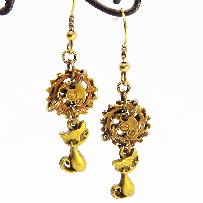 スチームパンク風 アンティークゴールド 猫と複数の歯車を組み合わせたコンパクトなピアス 非接着 スリム