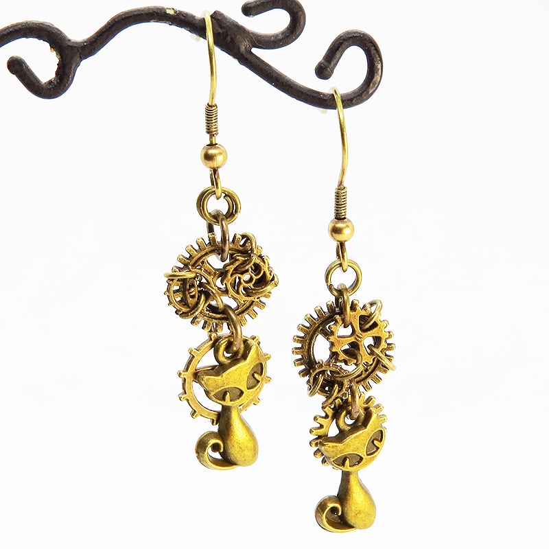 アンティークゴールド スチームパンク風 猫と複数の歯車を組み合わせたアシンメトリーピアス 非接着 スリム