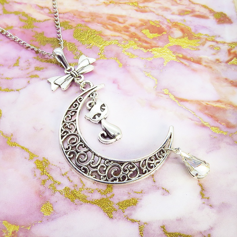 猫と透かし三日月のシルバーカラーネックレス ティアドロップ ムーン アンティーク 大人可愛い SV925変更可