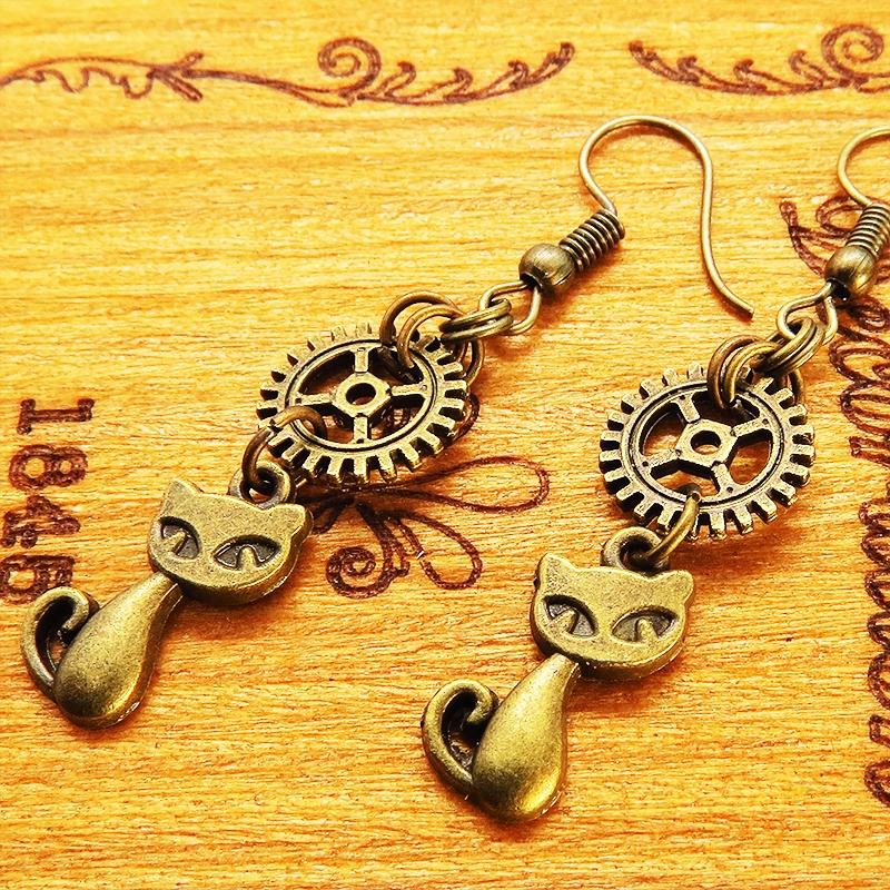 アンティークゴールド 猫とギア・歯車の可愛くカッコいいピアス 猫好き パンク ゴシック スチームパンク風