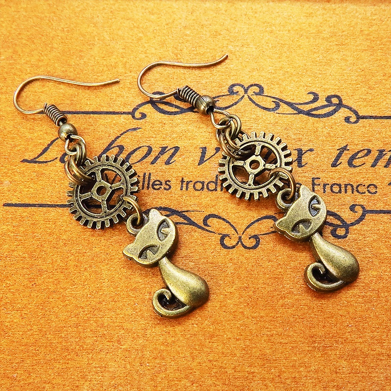 アンティークゴールド 猫とギア・歯車の可愛くカッコいいピアス 猫好き パンク ゴシック スチームパンク風