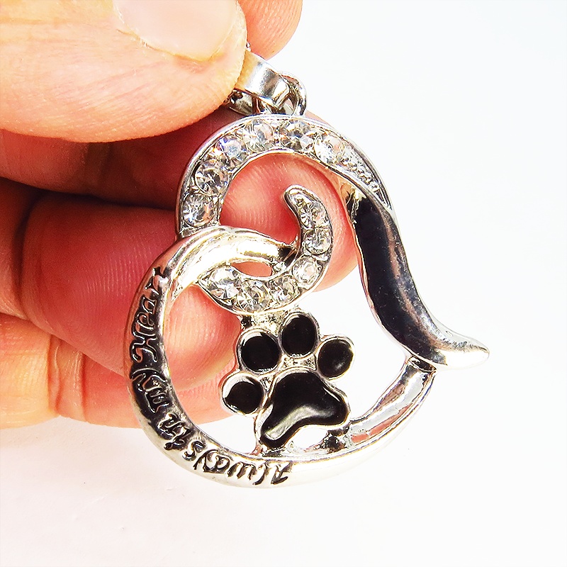 オープンハートに肉球のワンポイントのペンダント・ネックレス ラインストーン 猫好き 犬好き アジャスター付