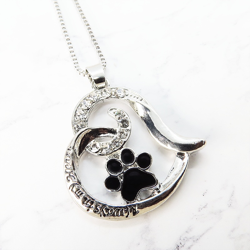 オープンハートに肉球のワンポイントのペンダント・ネックレス ラインストーン 猫好き 犬好き アジャスター付