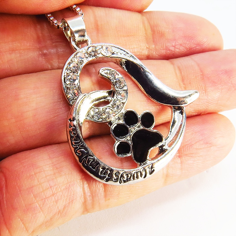 オープンハートに肉球のワンポイントのペンダント・ネックレス ラインストーン 猫好き 犬好き アジャスター付