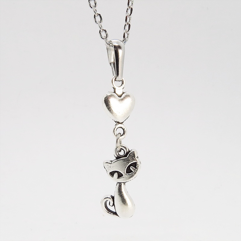 アンティークシルバーの猫とハートのシンプルでコンパクトな可愛いネックレス 銀古美色 SV925変更可