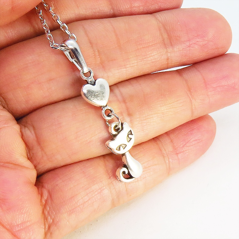 アンティークシルバーの猫とハートのシンプルでコンパクトな可愛いネックレス 銀古美色 SV925変更可