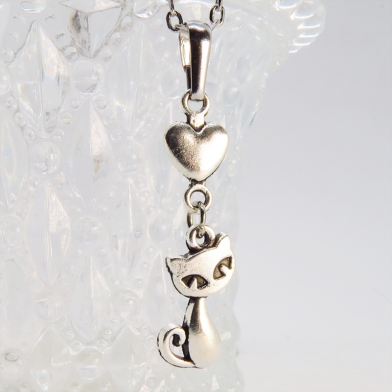 アンティークシルバーの猫とハートのシンプルでコンパクトな可愛いネックレス 銀古美色 SV925変更可