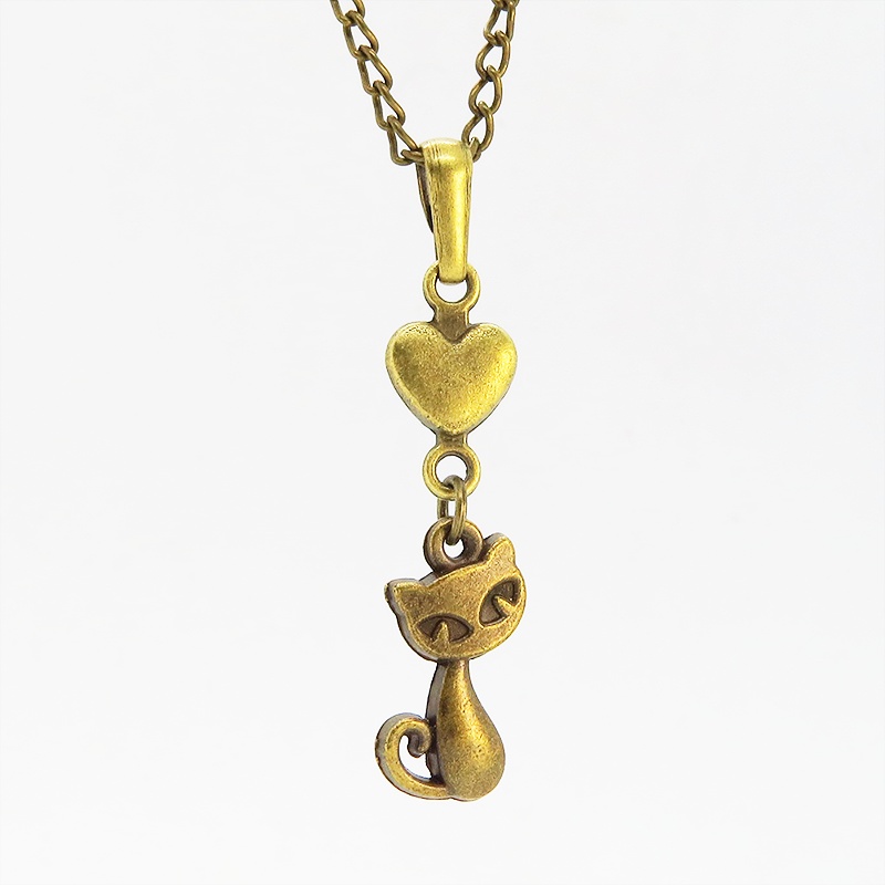 アンティークゴールドの猫とハートのシンプルでコンパクトな可愛いネックレス 金古美色 長さ変更可