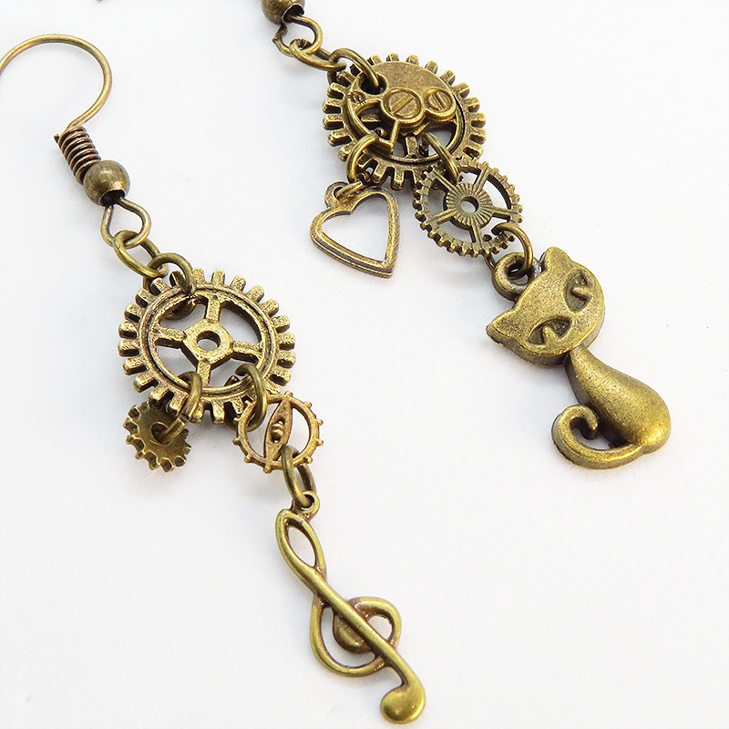 アンティーク調金古美色の猫と音符と歯車・ギアのアシンメトリーピアス スチームパンク ファッション