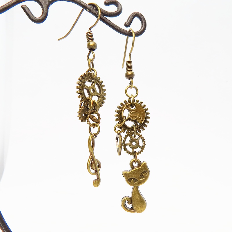 アンティーク調金古美色の猫と音符と歯車・ギアのアシンメトリーピアス スチームパンク ファッション