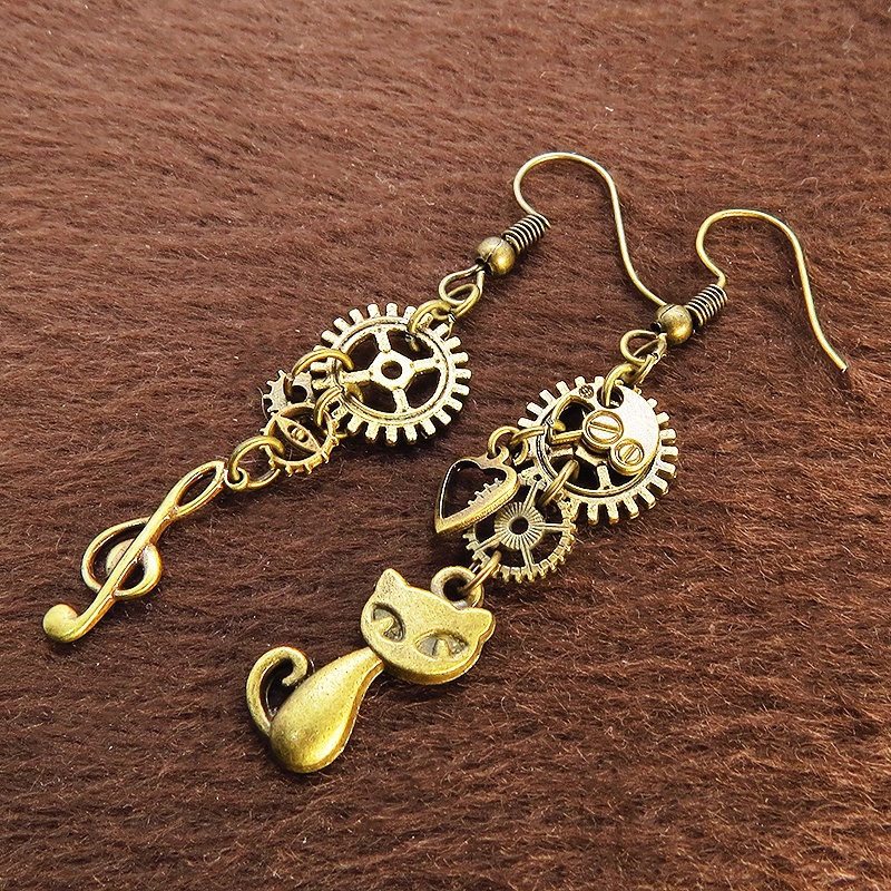アンティーク調金古美色の猫と音符と歯車・ギアのアシンメトリーピアス スチームパンク ファッション