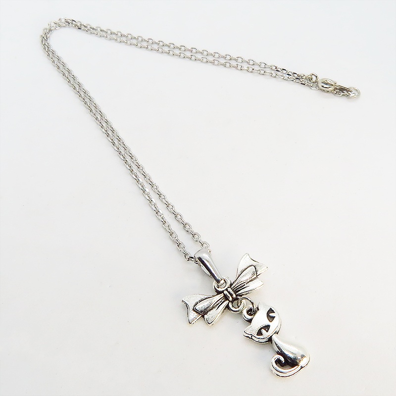 アンティークシルバーの猫とリボンのシンプルで可愛いネックレス 銀古美色 長さ変更可 SV925変更可