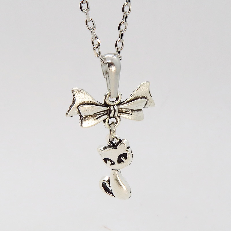 アンティークシルバーの猫とリボンのシンプルで可愛いネックレス 銀古美色 長さ変更可 SV925変更可