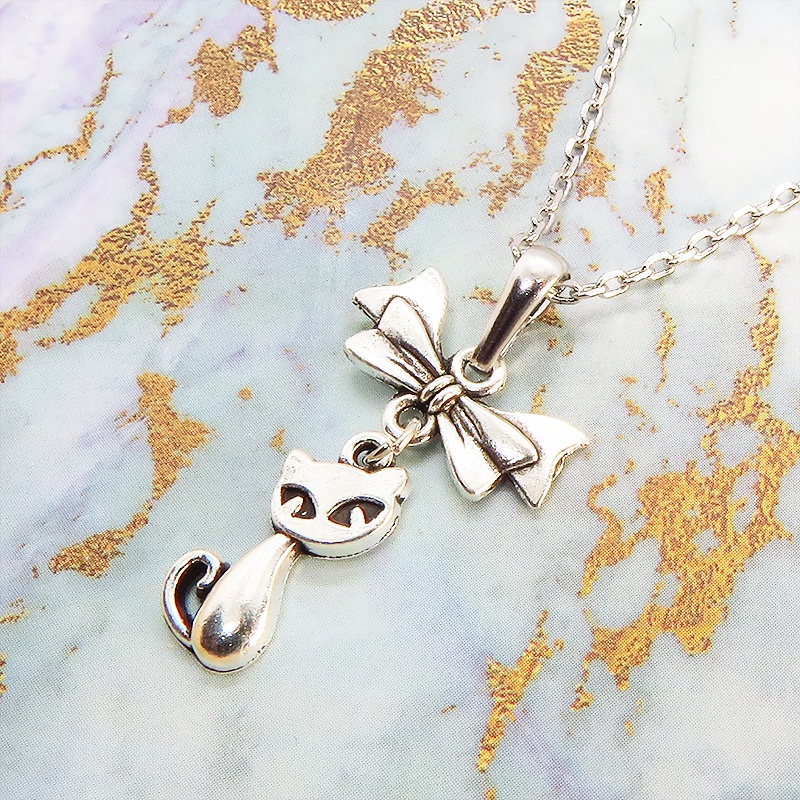 アンティークシルバーの猫とリボンのシンプルで可愛いネックレス 銀古美色 長さ変更可 SV925変更可
