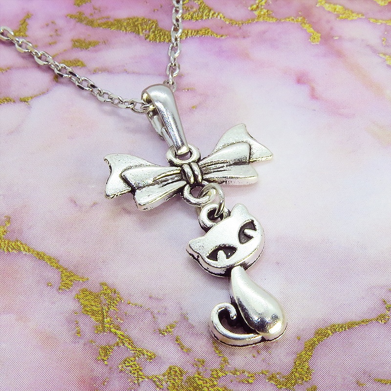 アンティークシルバーの猫とリボンのシンプルで可愛いネックレス 銀古美色 長さ変更可 SV925変更可