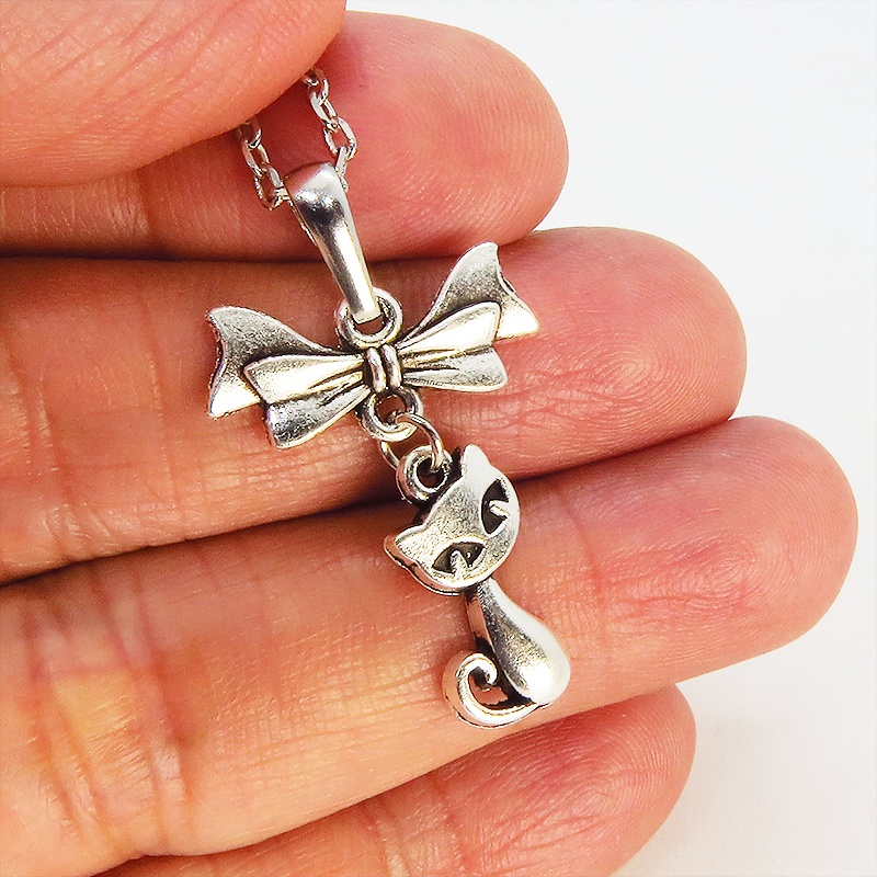 アンティークシルバーの猫とリボンのシンプルで可愛いネックレス 銀古美色 長さ変更可 SV925変更可