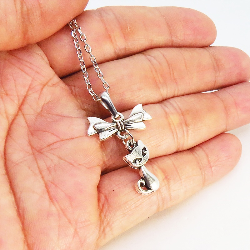 アンティークシルバーの猫とリボンのシンプルで可愛いネックレス 銀古美色 長さ変更可 SV925変更可