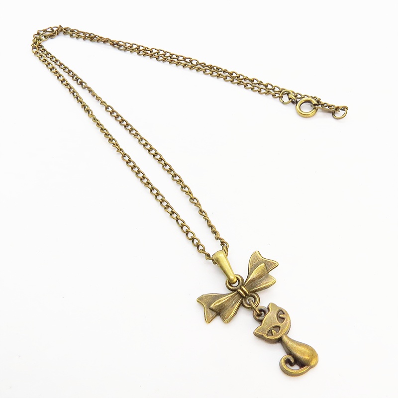 アンティークゴールドの猫とリボンのシンプルで可愛いネックレス 金古美色 長さ変更可 アジャスター可