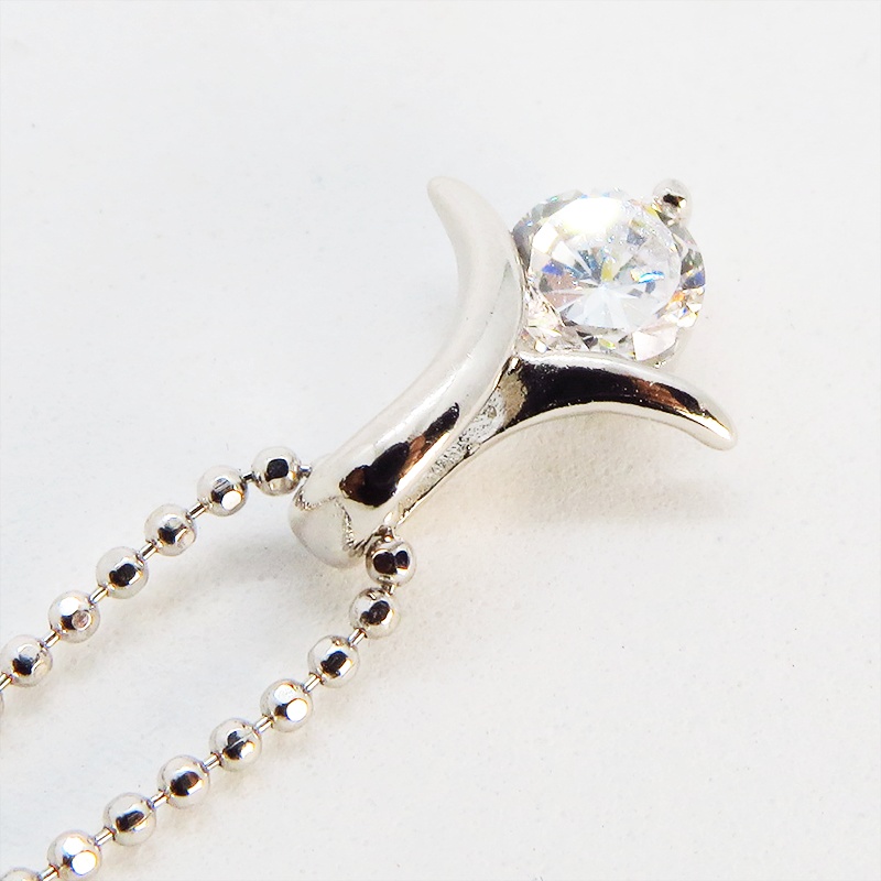 キュービックジルコニアのワンポイントチャームネックレス