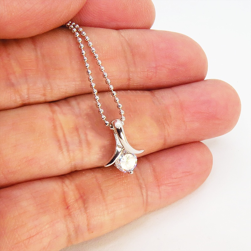 キュービックジルコニアのワンポイントチャームネックレス