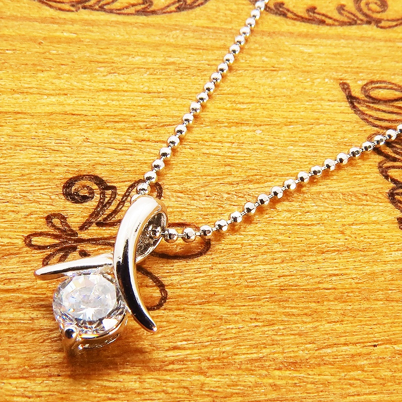 キュービックジルコニアのワンポイントチャームネックレス