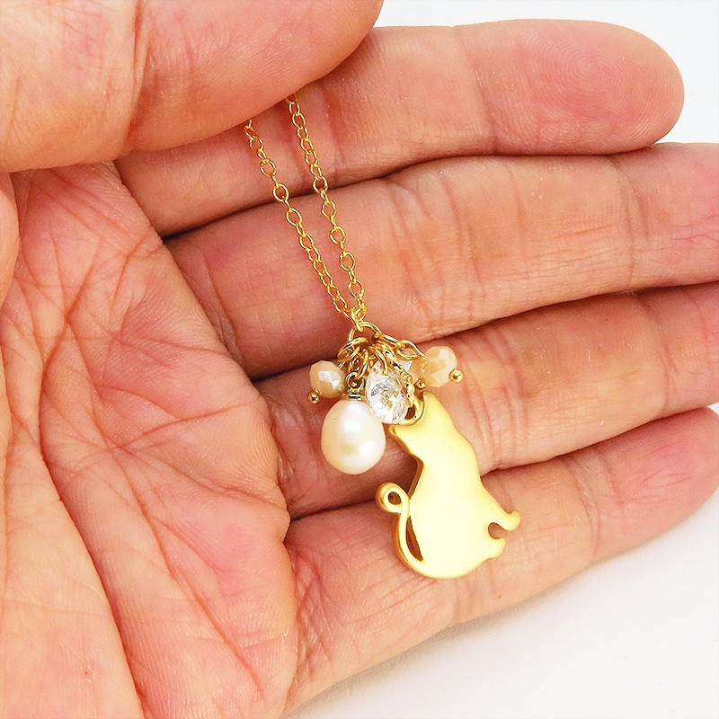 【再販】14KGF ゴールド 猫シルエットモチーフのペンダントネックレス 淡水パール キュービックジルコニ