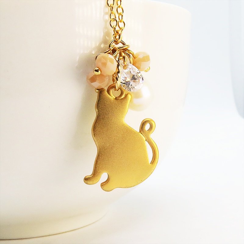 【再販】14KGF ゴールド 猫シルエットモチーフのペンダントネックレス 淡水パール キュービックジルコニ