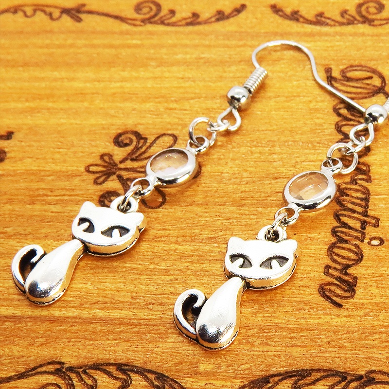 アンティークシルバー 猫モチーフとクリアガラスを組み合わせたシンプルで大人可愛いピアス サージカル可