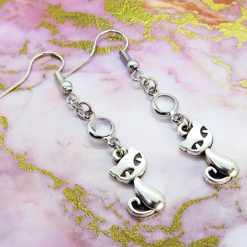 アンティークシルバー 猫モチーフとクリアガラスを組み合わせたシンプルで大人可愛いピアス サージカル可