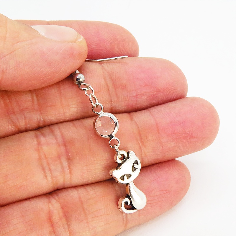 アンティークシルバー 猫モチーフとクリアガラスを組み合わせたシンプルで大人可愛いピアス サージカル可