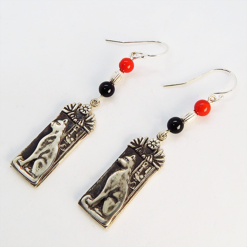 プレート タグ フックピアス 猫の女神バステト 古代エジプト シルバー925 珊瑚(サンゴ) オニキス