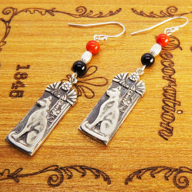 プレート タグ フックピアス 猫の女神バステト 古代エジプト シルバー925 珊瑚(サンゴ) オニキス