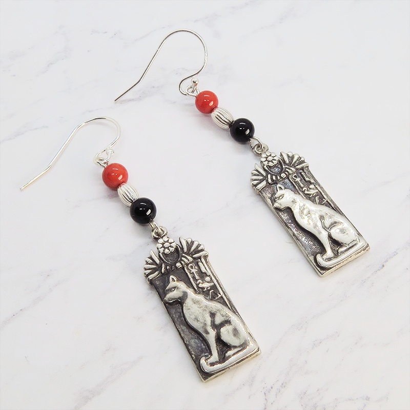 プレート タグ フックピアス 猫の女神バステト 古代エジプト シルバー925 珊瑚(サンゴ) オニキス