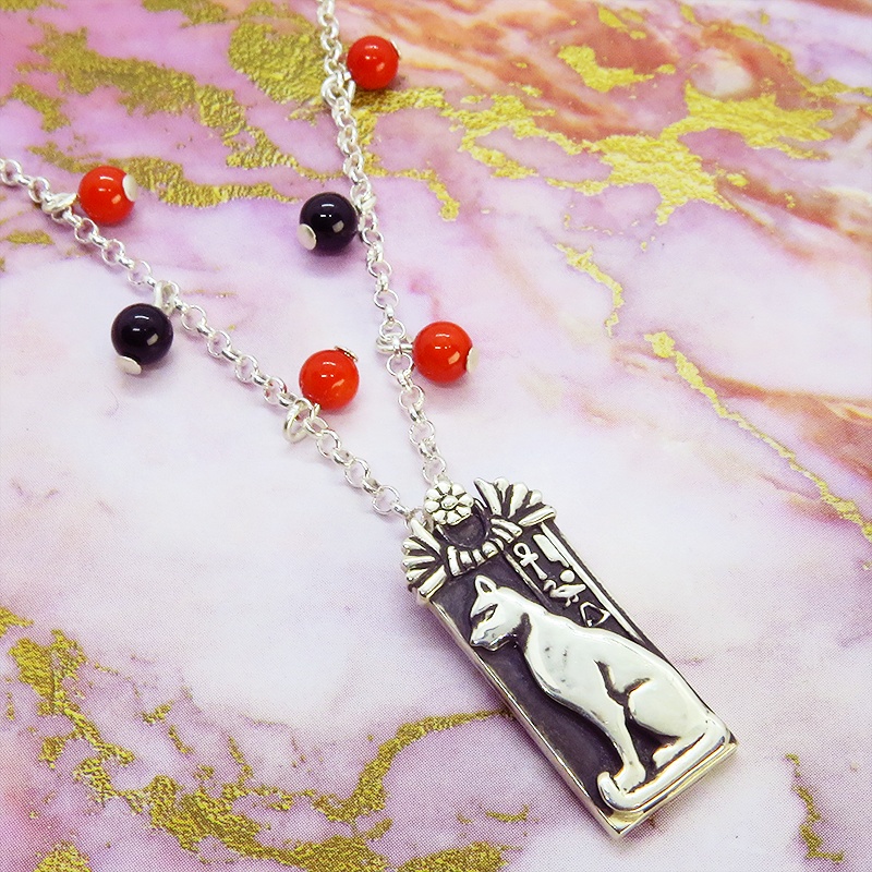 プレート タグ ペンダント ネックレス 猫の神様バステト エジプト神 シルバー925 珊瑚(サンゴ) オニキス アンティーク