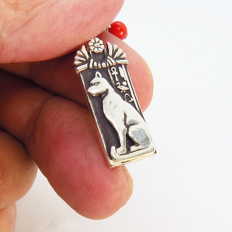 プレート タグ ペンダント ネックレス 猫の神様バステト エジプト神 シルバー925 珊瑚(サンゴ) オニキス アンティーク