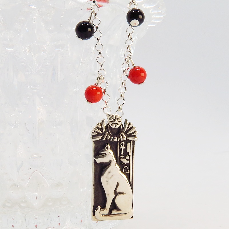 プレート タグ ペンダント ネックレス 猫の神様バステト エジプト神 シルバー925 珊瑚(サンゴ) オニキス アンティーク