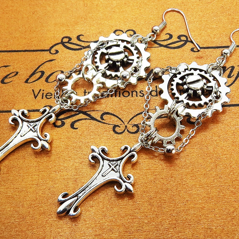 アンティークシルバー ロザリオ(十字架)と歯車・ギアを組合わせたゴシック調ピアス スチームパンク サージカル可