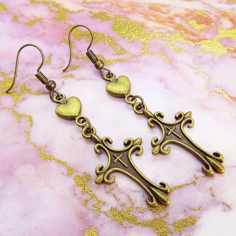 アンティークゴールド ゴシック調ロザリオとハートを組み合わせたピアス パンク ロック