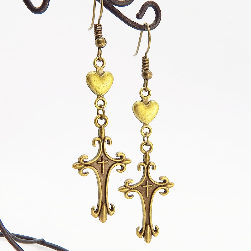 スチームパンク風アンティークカラー（真鍮古美色）のロザリオとハートのピアス ゴシック イヤリング