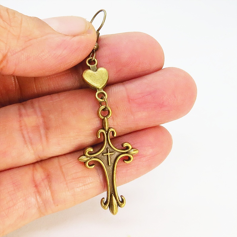 アンティークゴールド ゴシック調ロザリオとハートを組み合わせたピアス パンク ロック