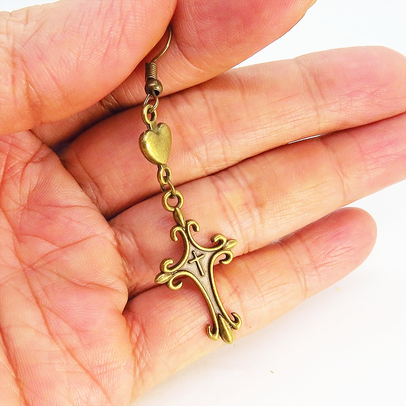 アンティークゴールド ゴシック調ロザリオとハートを組み合わせたピアス パンク ロック